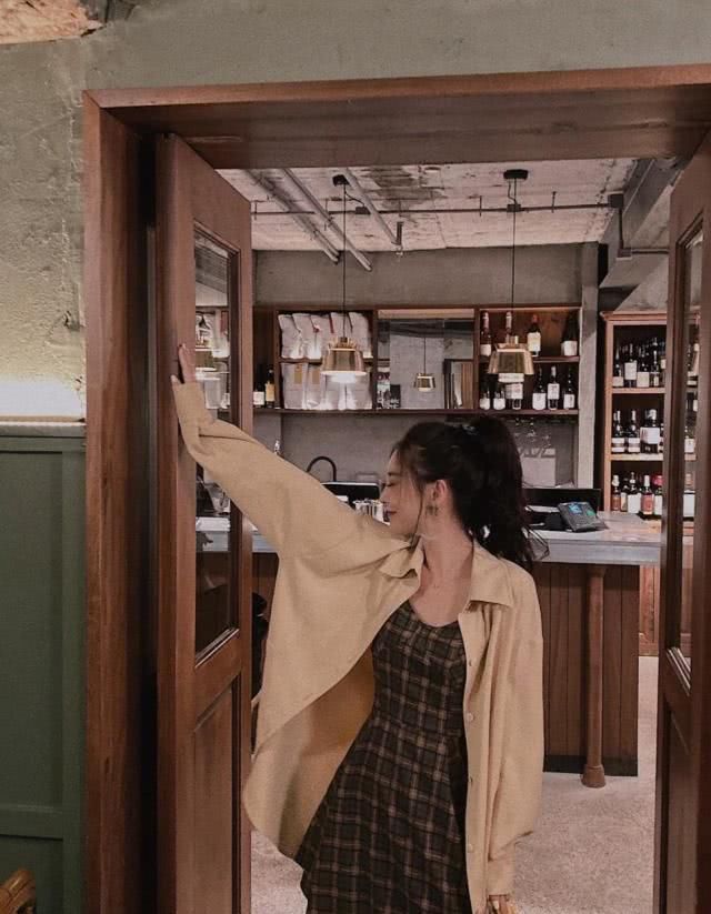  样式：不挑人的春季小清新穿搭，穿出小女人的姿态，时尚精致又养眼
