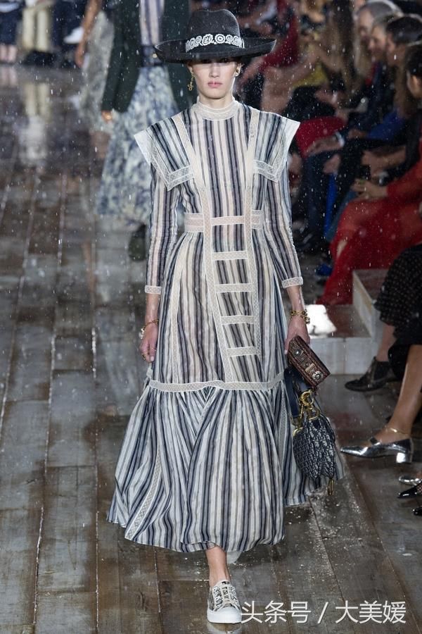 大美媛服饰迪奥2019早春度假系列时装秀