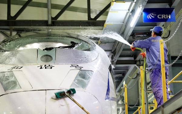  库内检测机■高铁列车奔春运一列“好汉”三个帮