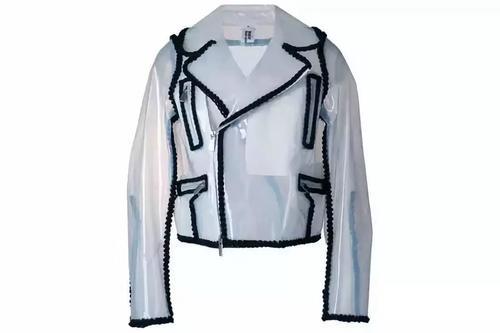 迪丽热巴你真的过分了，穿着透明鞋子就要出门？舒淇的衣服都透了