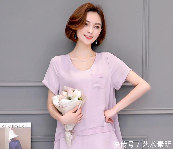 乡下女人别做黄脸婆！回娘家，45岁农村嫂子穿美衣，真的好洋气