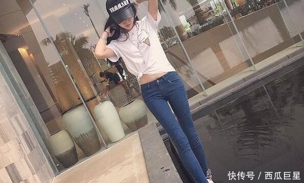 「真让人」青春活力的牛仔裤美女,身材很苗条,真让人羡慕!