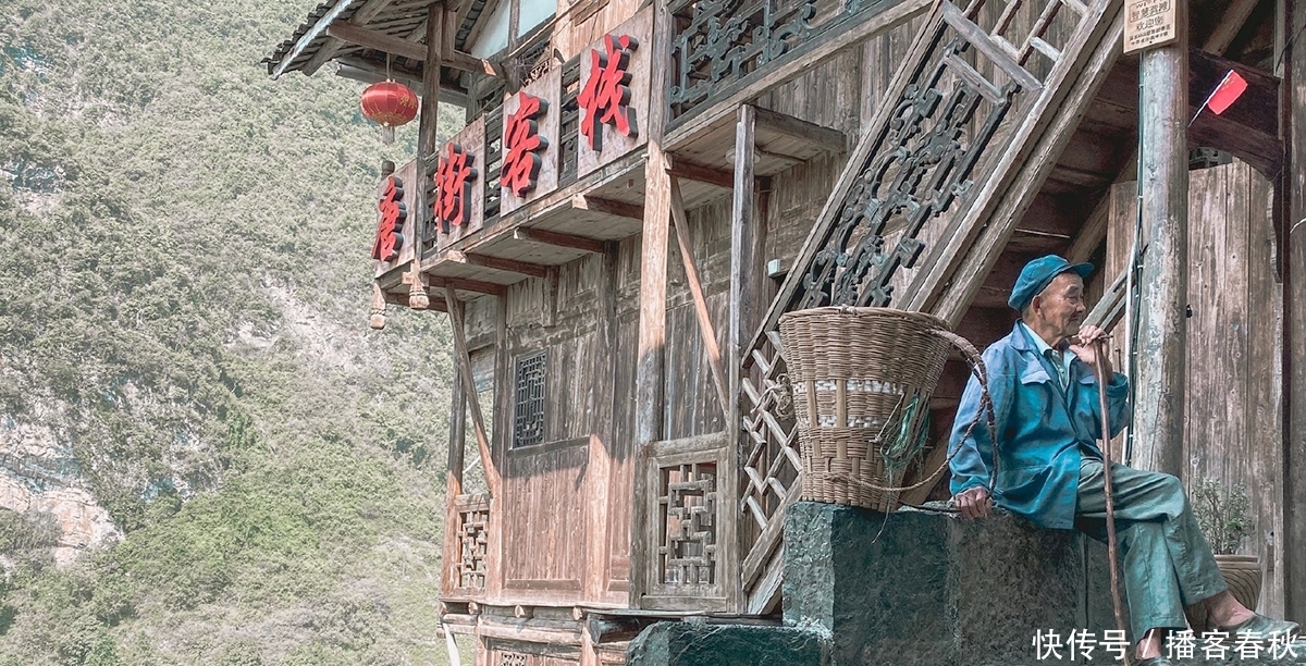  出行@可爱！重庆市民国庆被通知错峰出行，现在开始哄市民出来看