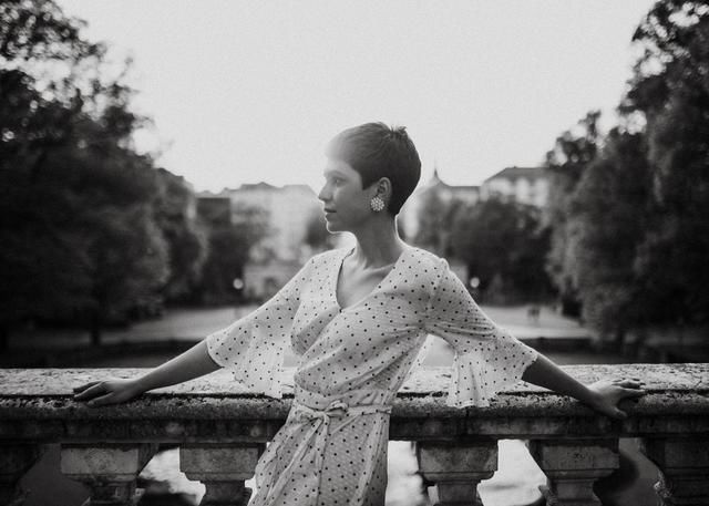 男子买饮料感谢女孩带路被当成人贩子，我们开始越来越不相信别人