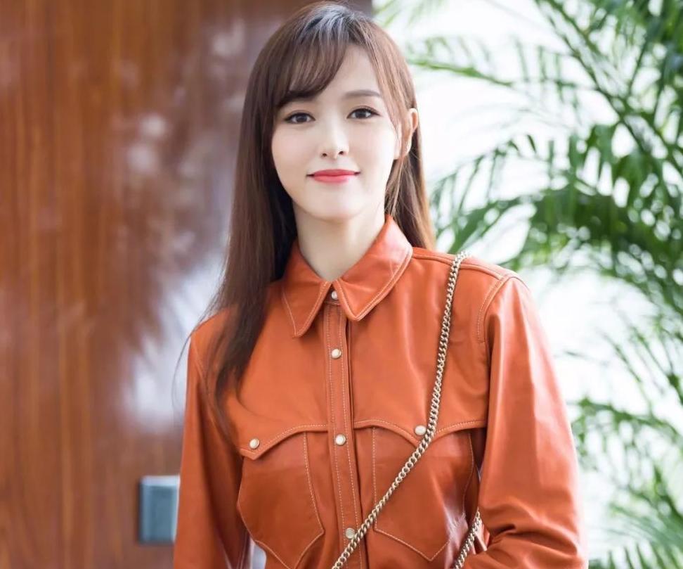 王大陆称林允“小朋友”？同款Q萌氧气刘海，韩国小姐姐自己在家