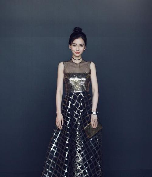 厉害了！挑战热巴Angelbaby穿亮片裙，江疏影竟然穿出廉价感？