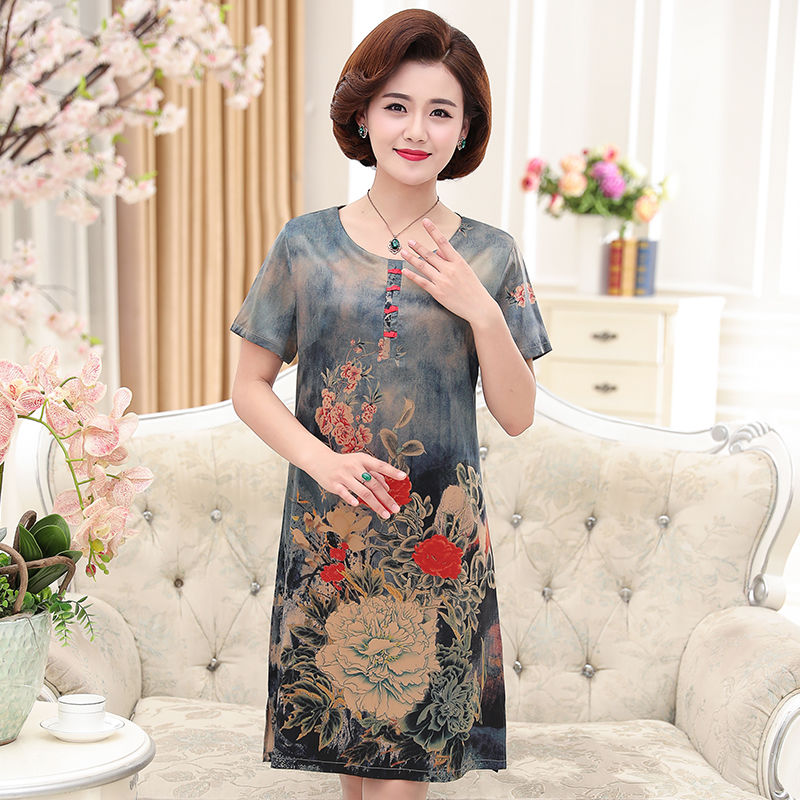 真的没人看出婆婆60了，全因为她穿这裙子，像个大姑娘儿