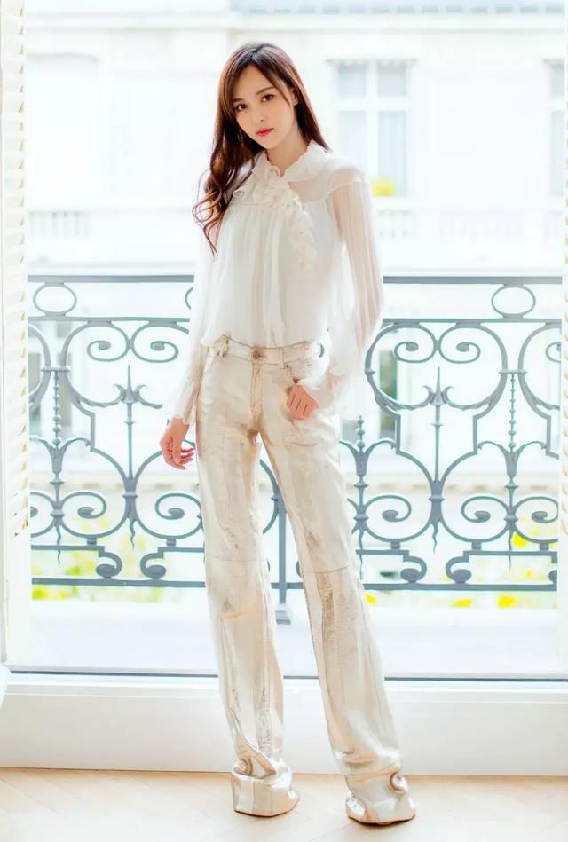 可甜可盐!唐嫣周冬雨刘诗诗的这件衣服，我穿一个夏天都不腻啊!