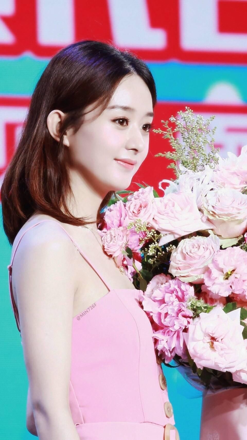 赵丽颖怀孕再起风波，官方图都是P过的，原图泄露