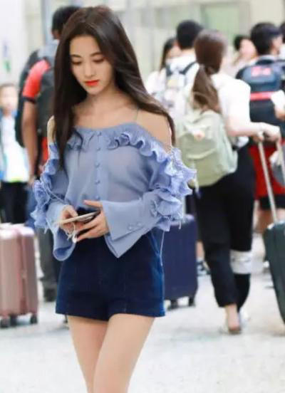 鞠婧祎放过了“安全裤”，再度爱上四格短裤，网友：腿短才是硬伤