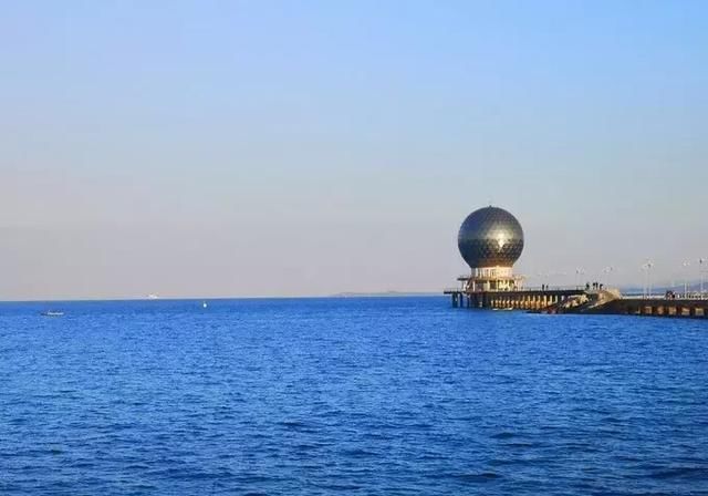 海上升明月，天涯共此时！来烟台海滨，赴一场斑斓的海岸之约！