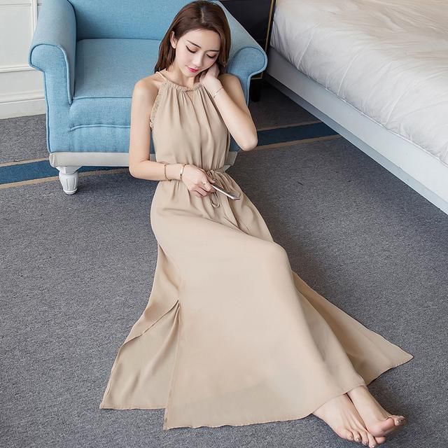 把连衣裙全都比下去的“挂脖裙”,性感又撩人,穿上令人血脉喷张