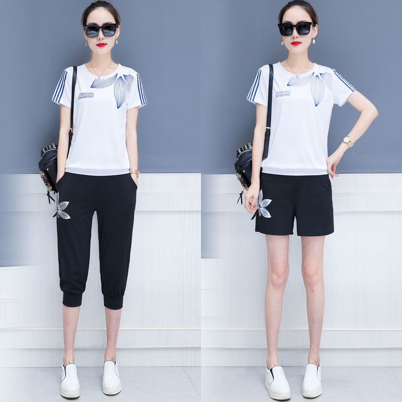 健身服里的女人身材真棒!紧身衣勾勒性感迷人线条,美得不能自拔