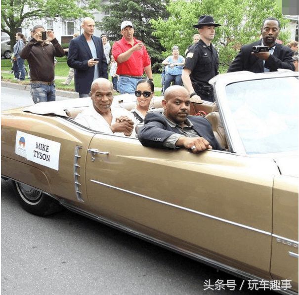拳王泰森巅峰时期的豪车群