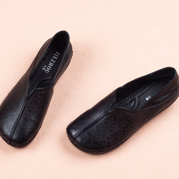 6070后笑了!让人爱不释手的女鞋出新款了，柔软百搭不累脚