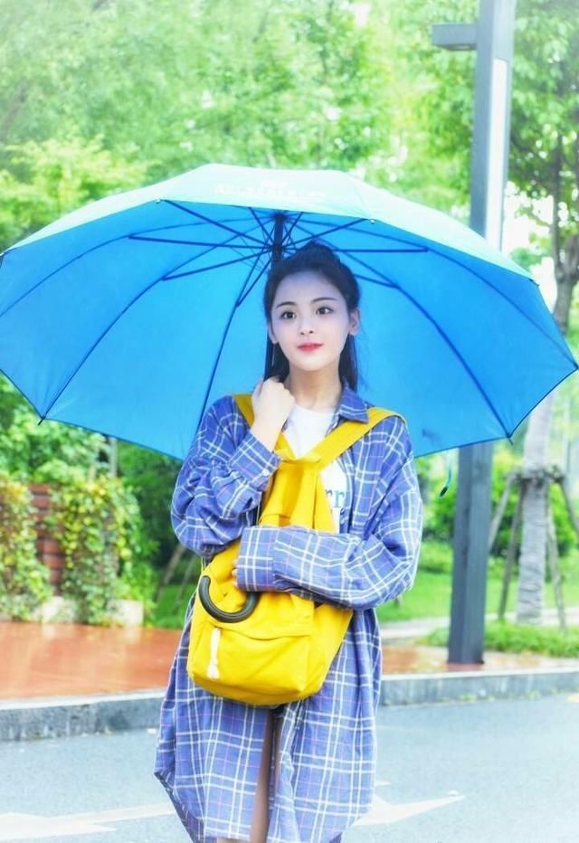 看到杨超越的腿简直怀疑人生，网友：怪不得你可以出道！