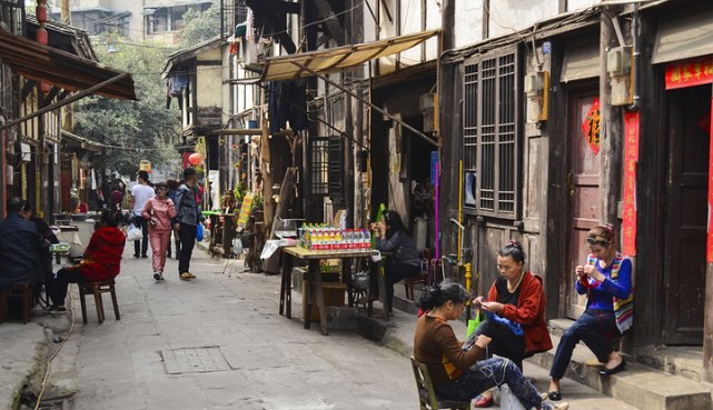 重庆和成都相比，哪座城市更适合养老？你看好哪座城市呢？