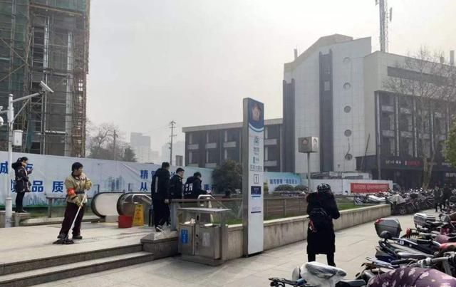 物业暂时没法取消，业主苦于物业久矣，不妨看看业主自筹物业小区