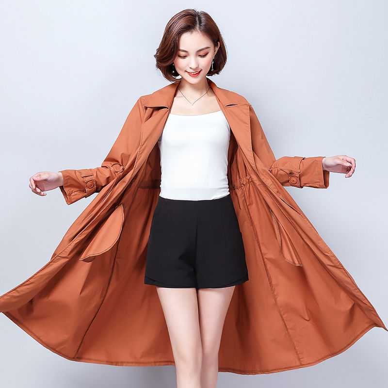 中国制造“风衣”一夜而红，最适合40岁女人穿，越看越洋气