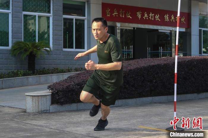  『杨德荐』强军先强将 福建武警掀练兵热潮