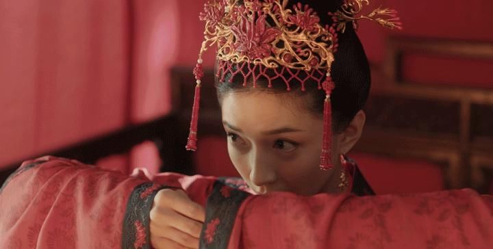 名字：演技，女主，“男神”都捧不红她，网友：她最“红”的就是名字
