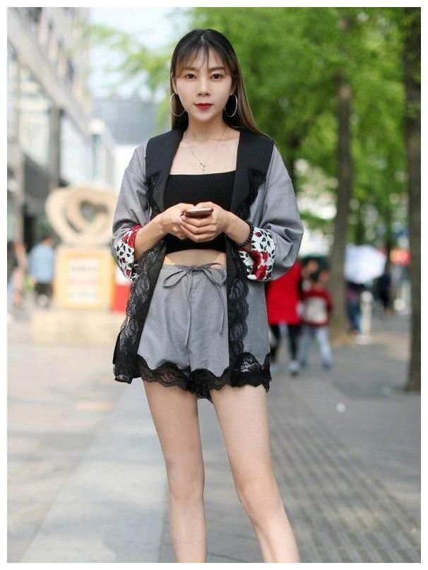 街拍：图2亭亭玉立，图4身材有型，图6娇俏魅力