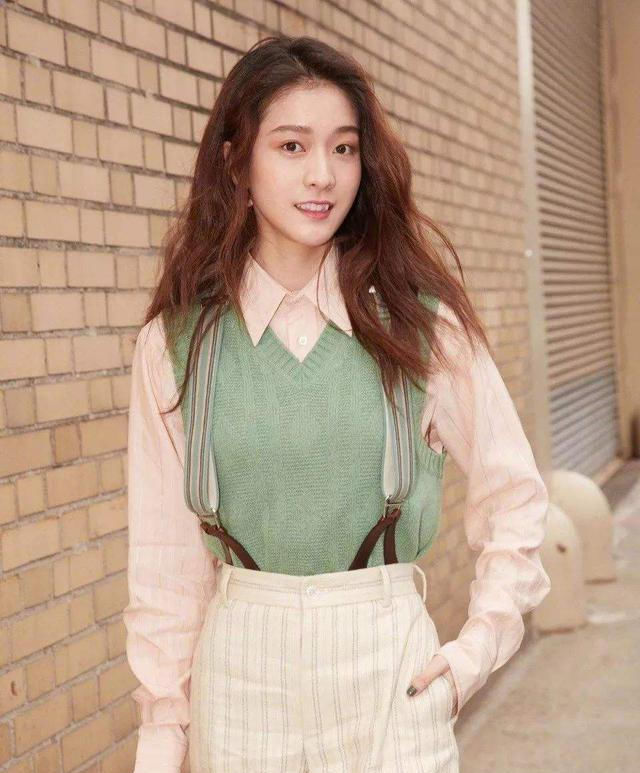  『色彩』快速学会衣服颜色搭配,不混不浊“三要领”,短时间get到方法