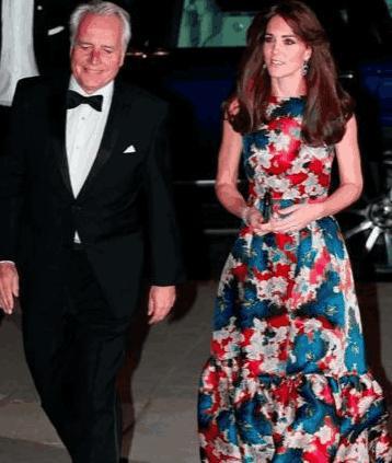 凯特王妃今日不穿礼服, 穿中国风印花裙, 还能轻松驾驭一字肩!