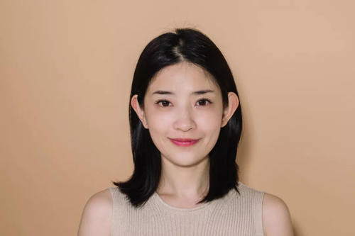 我给2个女孩做了脸型改造，她们把修图软件都删了