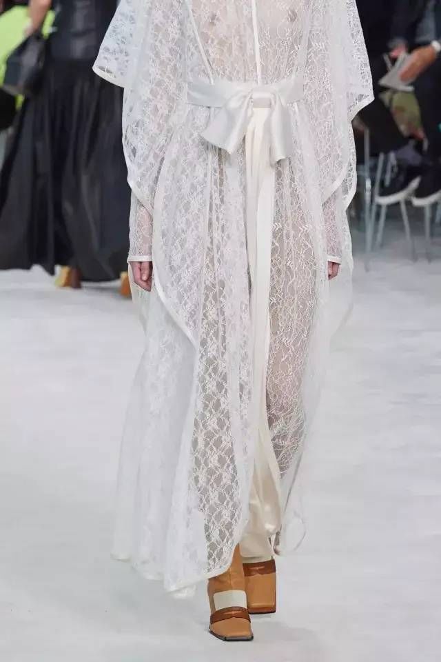 『新装』LOEWE是如何做到"独树一帜“的?来看看它的20春夏新装!