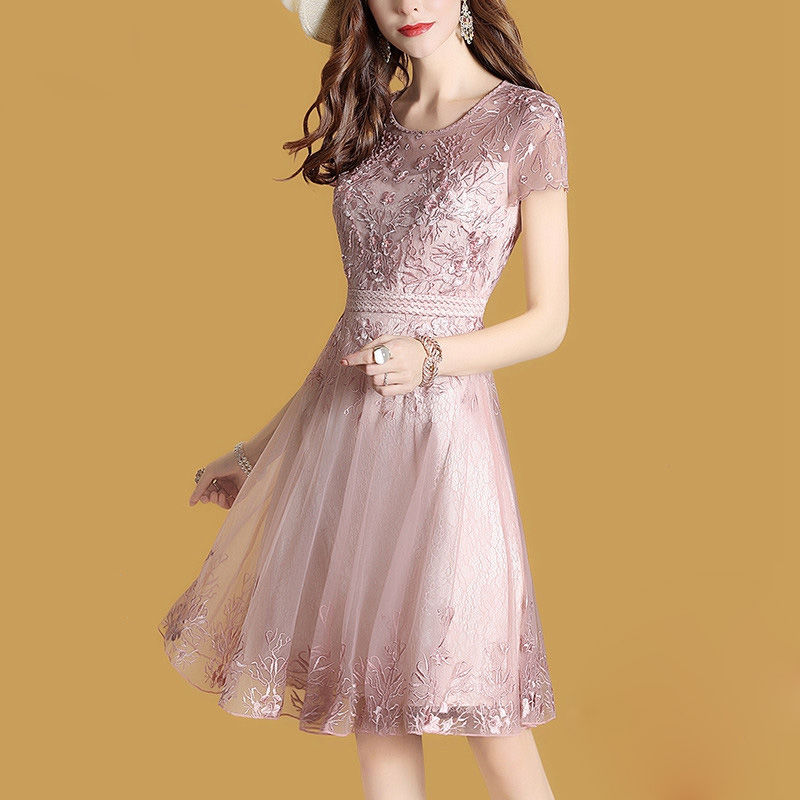 40岁老婆真会穿!这些若隐若现的网纱裙上身后，嫩白美，特吸睛