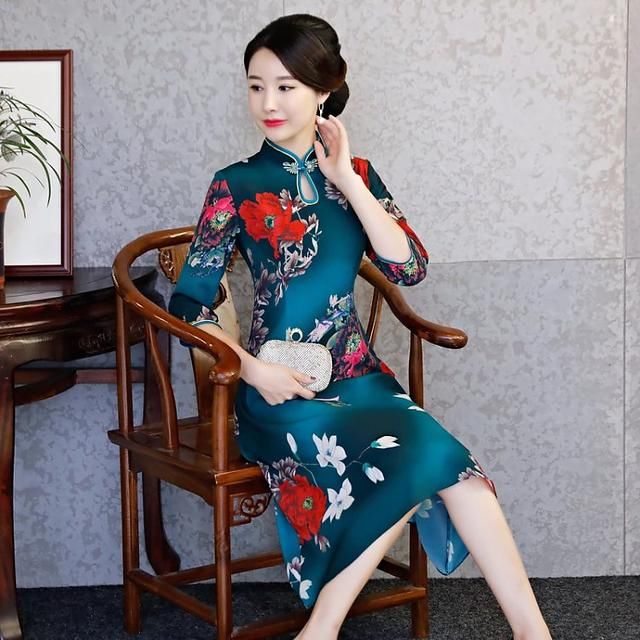 名花倾国两相欢，旗袍以优雅姿态绽放万种风情！