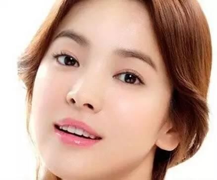 懂行的人，知道这是最新流行的美瞳线！不懂的人，会说花了冤枉钱