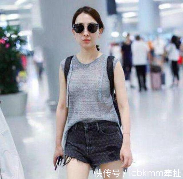 马苏真会玩！短裤短得只剩一个“三角形”，网友大腿根都快露了