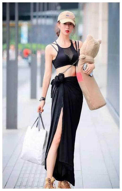 街拍：图1高挑时尚，图3妆容精致，图8凹凸有致