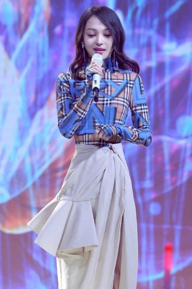 张韶涵居然穿“马赛克”？意外得出“巴掌腰”，和头围差不多大