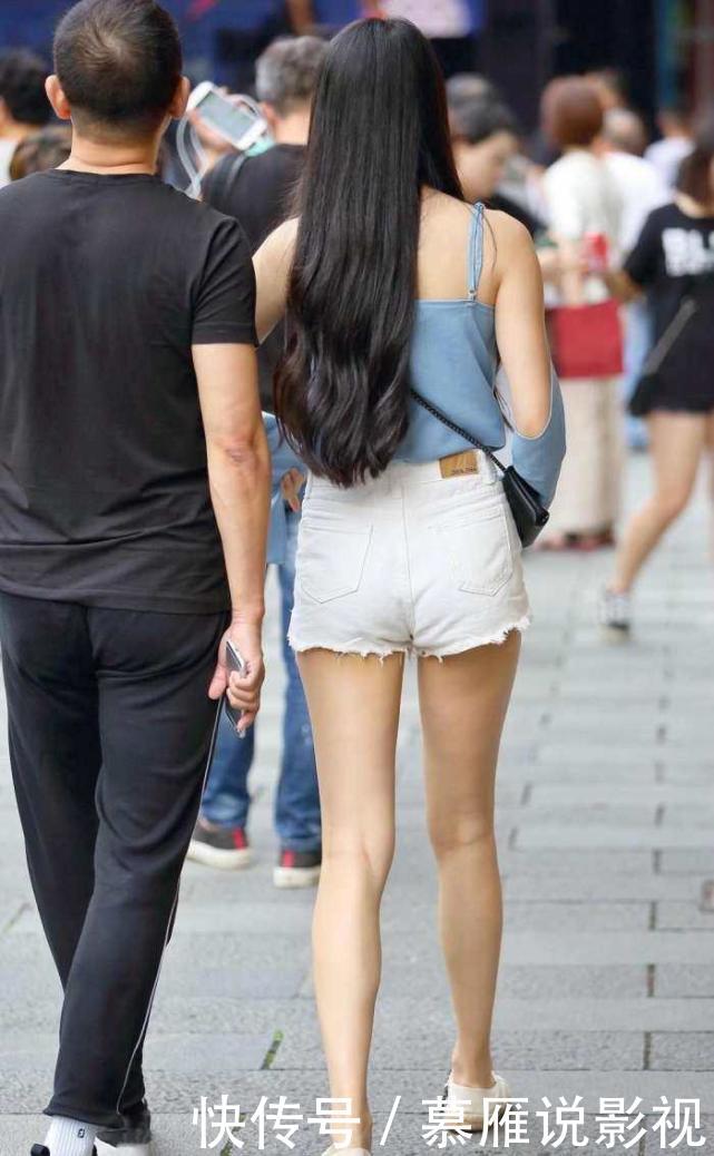 街拍：图1性感，图2迷人，图3姿势太诱人了！