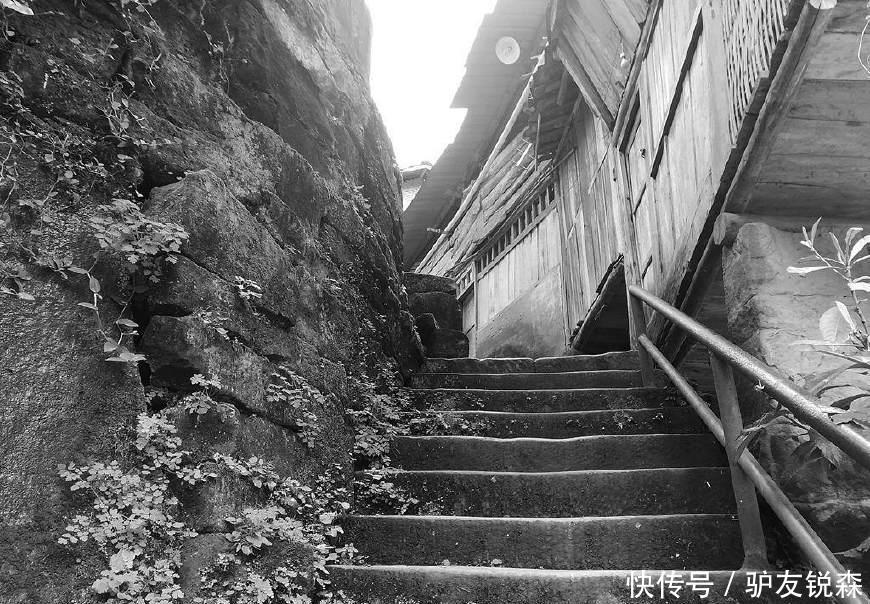 这座四川古镇藏在大山里已有一千多年，镇上老人孩子居多
