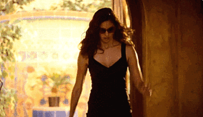 高跟鞋磨脚，痛到不能走路？学会这一点让你像超模一样走路带风