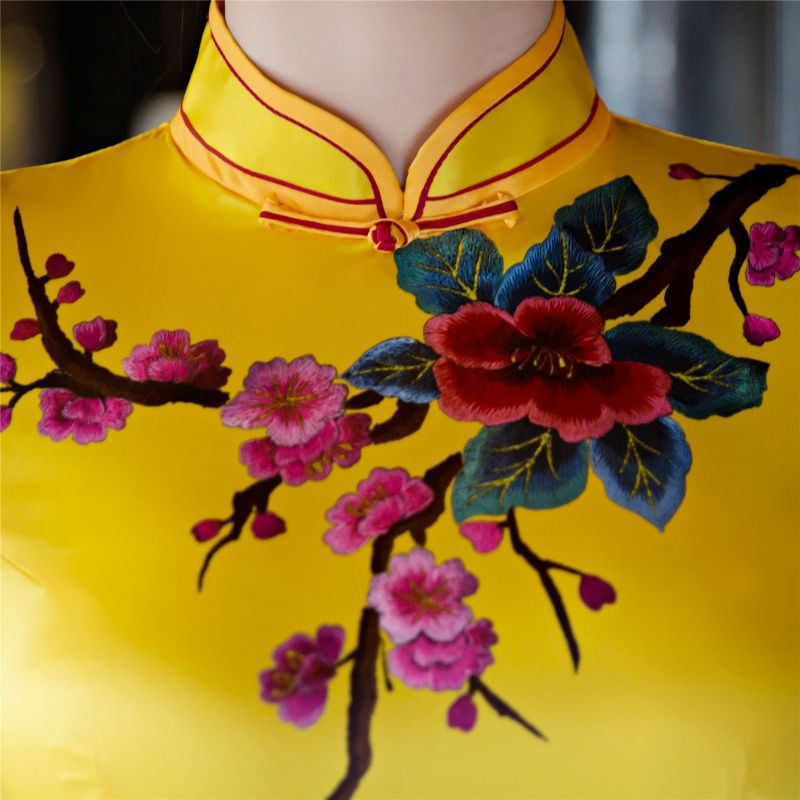 阿姨就服你!这样的旗袍，你居然敢穿去跳舞，不过真的很性感迷人