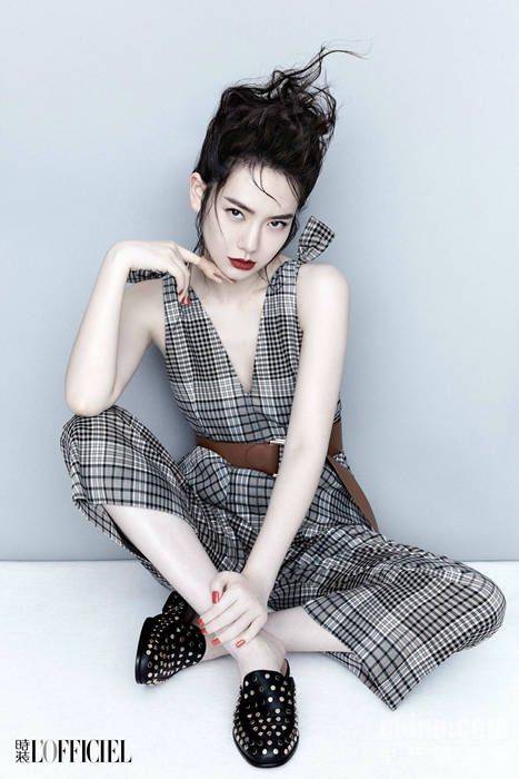 戚薇登时装杂志封面 帅气演绎"冷都女"