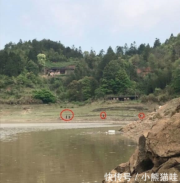 吓死人■缺德?为防止人“偷鱼”,水库边放置“水鬼”,钓鱼人:能吓死人