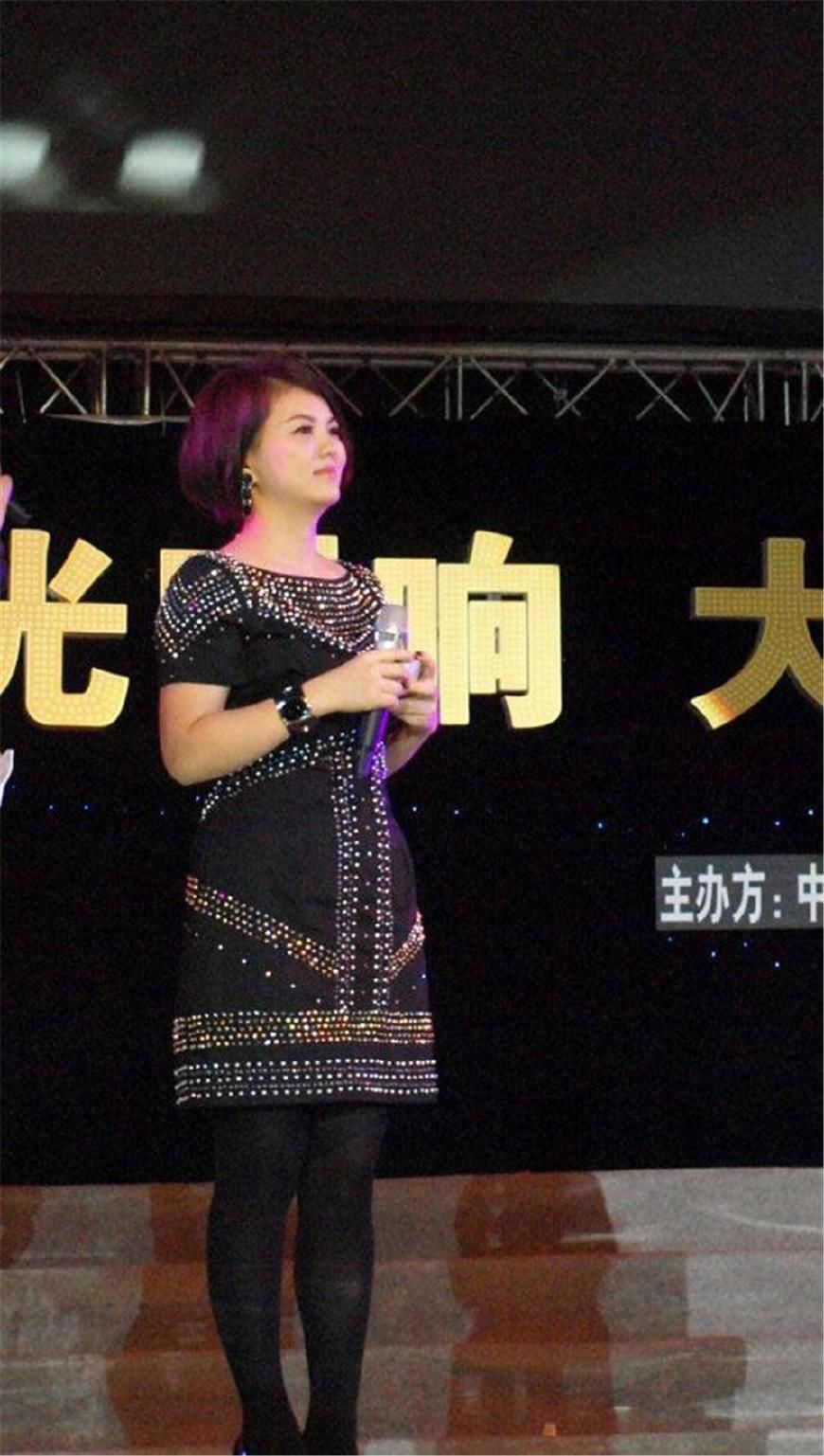 42岁李湘成功逆袭!瘦掉20斤不止 颜值爆表，穿衣品味直线上升