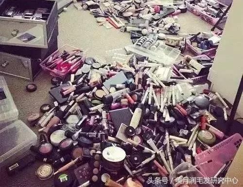 25年不卸妆！女子眼里长结石险失明