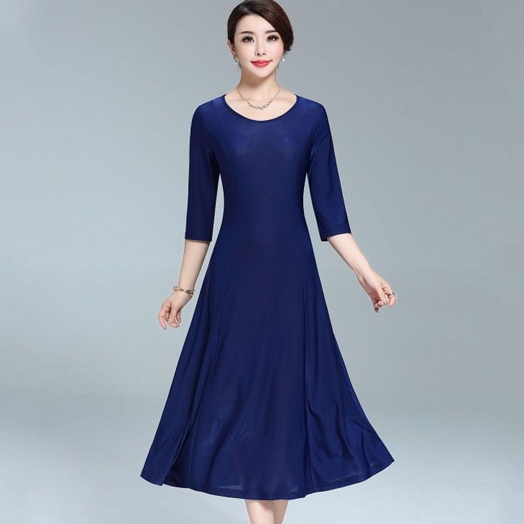 身材好的妈妈都这么穿，大气温婉，美如玉