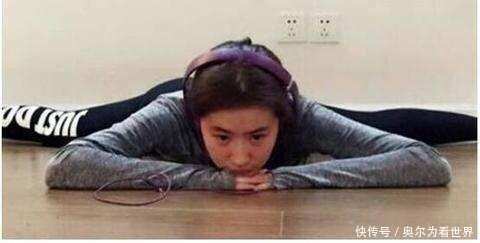 各女星一字马照片, 热巴轻松, 杨幂痛苦, 赵丽颖