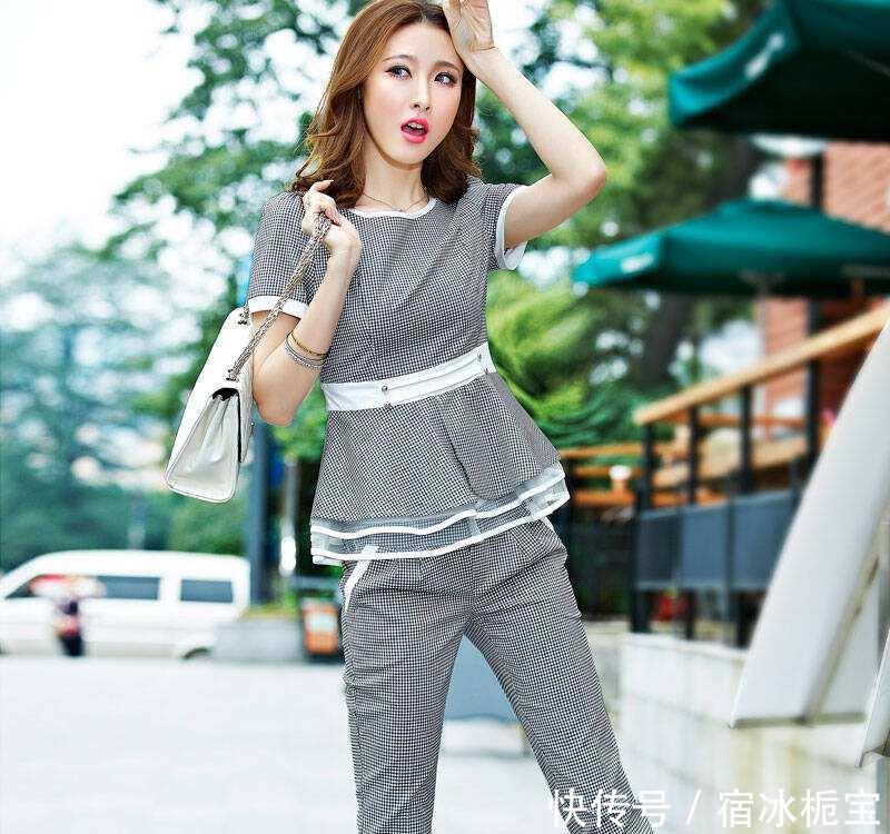  『风范』时尚街拍：窈窕优雅的街拍美女，穿搭性感优雅，傲娇女神风范
