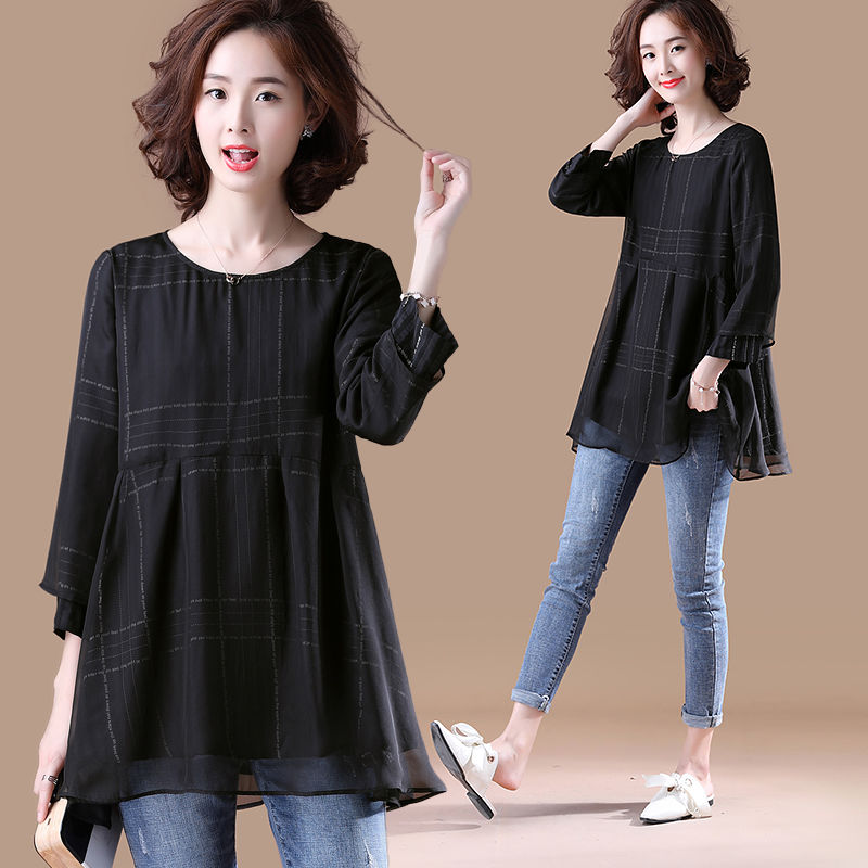 女人就算再没钱，也别错过这娃娃衫，特适合70后女人，遮肚显瘦