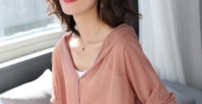 老婆也太逗!50岁还敢穿秋装女装搭白裤，简直让人哭笑不得