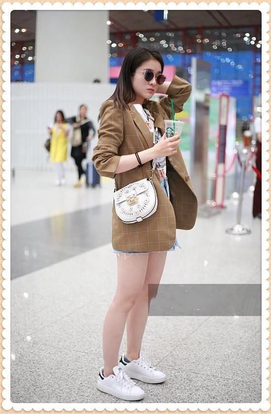 看了21岁张雪迎格子西装，再看31岁杨幂，终于见识到真正的少女感